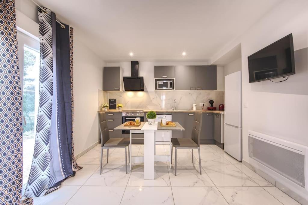 Appartamento Appt P2 De 1 A 6 Pers A Rognac Esterno foto